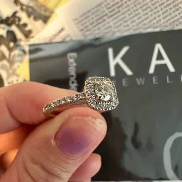 Vera Wang wedding set. Bought in 2015 and never wore them. Both are a size 5 - Picture 3 of 4